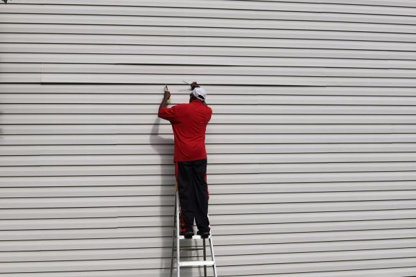 Loose Siding Repair in Red Oak